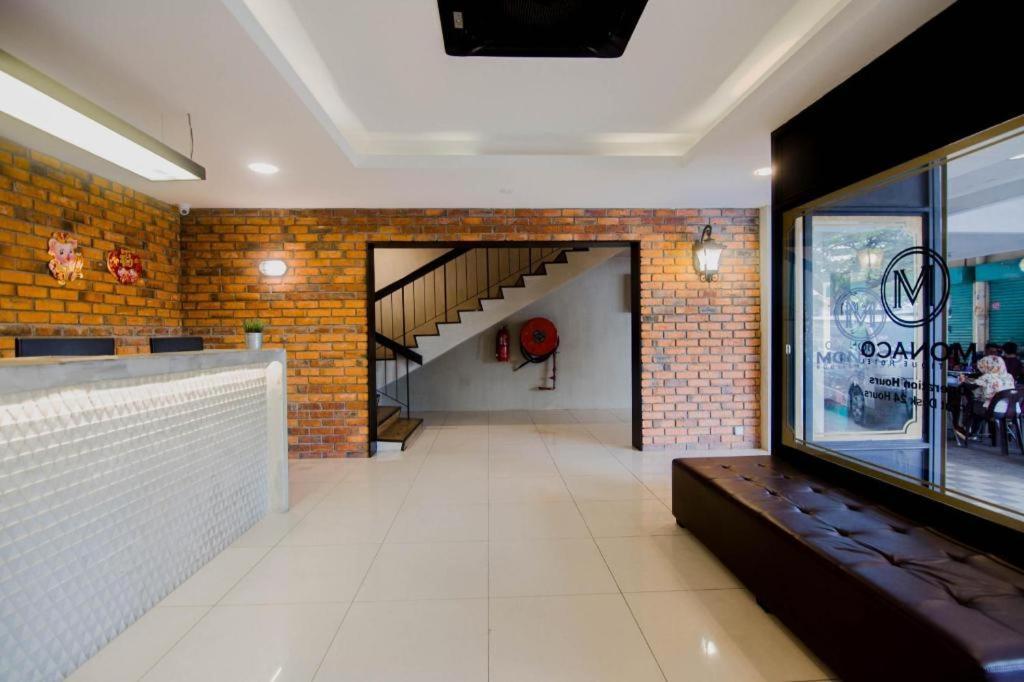 Monaco Boutique Hotel Sadong Jaya Kota Kinabalu Exteriör bild