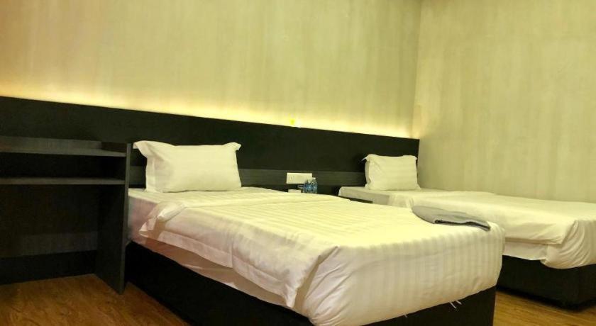 Monaco Boutique Hotel Sadong Jaya Kota Kinabalu Exteriör bild